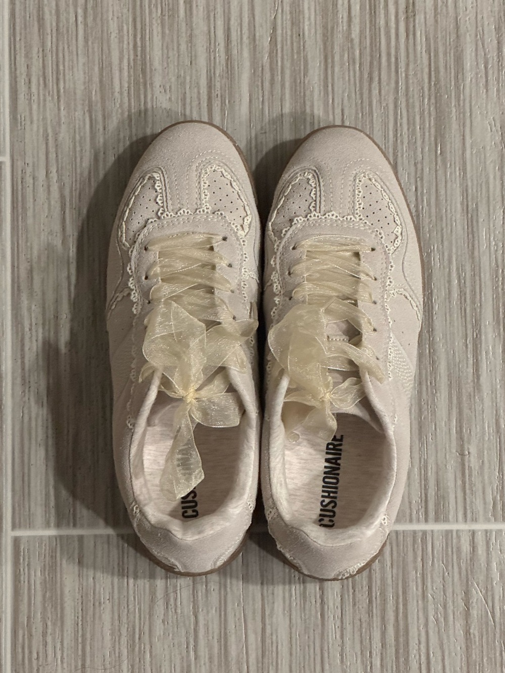 Women's Cream Beige Lace Ribbon Sneakers